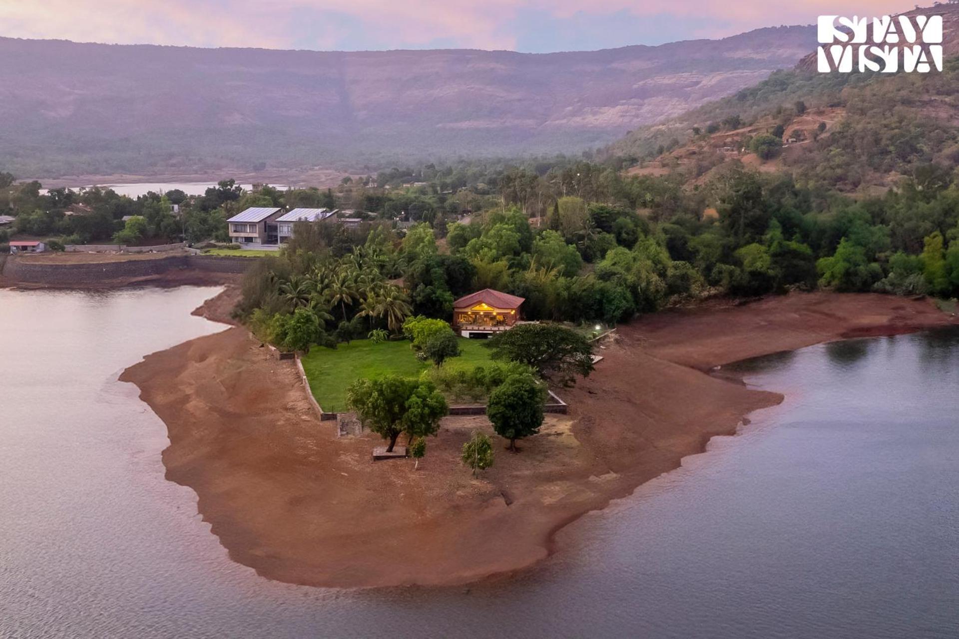 Stayvista At Three Shores With Lake View & Alfresco Dining Khamshet Bagian luar foto